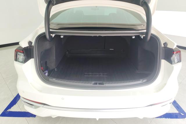 Ford Mondeo 2023 Eco Boost 180 Luxury — фото 17