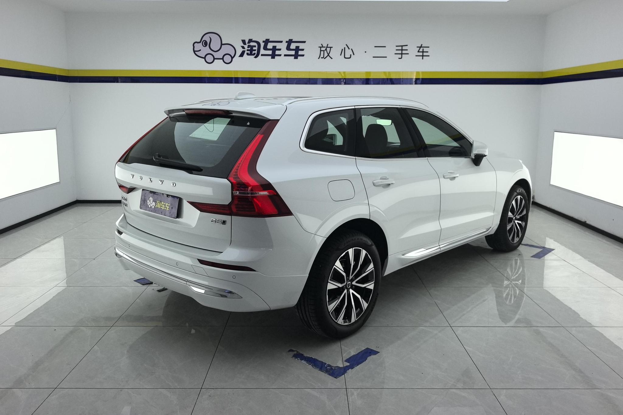 Volvo XC60 2025 B5 Luxury