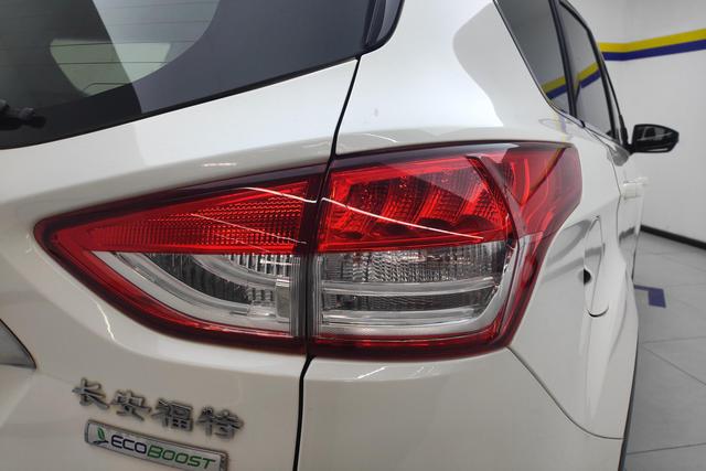 Ford Kuga 2015 1.5 L GTDi 2 WD — фото 6
