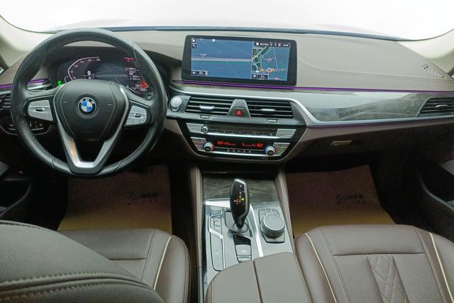 BMW 5 Series 2022 — фото 10