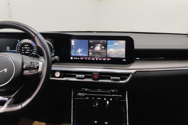 Kia K5 2023 Белый из Китая