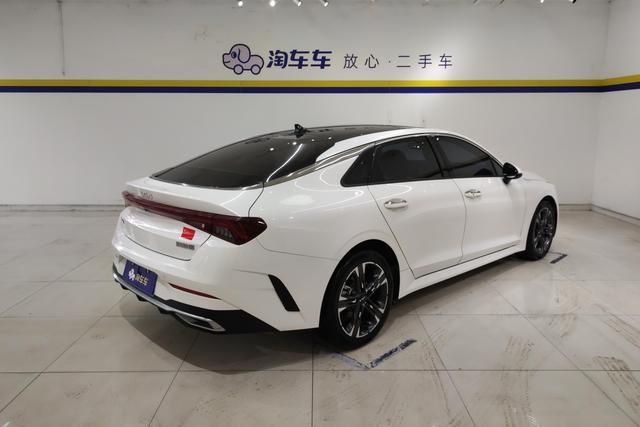 Kia K5 2023 Белый из Китая, фото 2