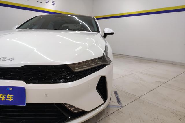 Kia K5 2023 Белый из Китая, фото 3