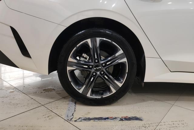 Kia K5 2023 Белый из Китая, фото 5