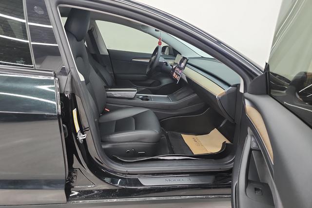 Tesla Model 3 2021 Черный из Китая, фото 5
