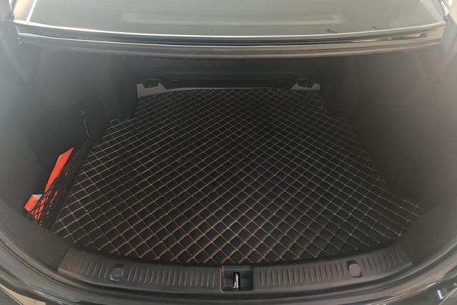 Mercedes-Benz E-Class 2023 E 300 L Luxury — фото 17