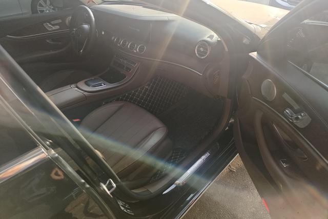 Mercedes-Benz E-Class 2023 E 300 L Luxury — фото 9