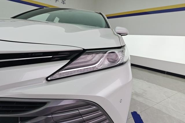Toyota Camry 2019 — фото 4