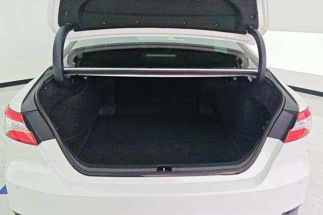 Toyota Camry 2019 — фото 17