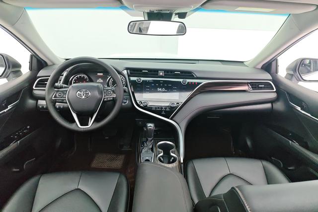 Toyota Camry 2019 — фото 12