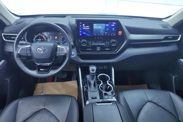 Toyota Highlander 2022 2.5 L 4 WD 7 — фото 11