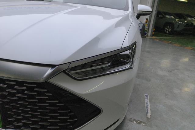 BYD Qin PLUS DM 2021 Белый из Китая