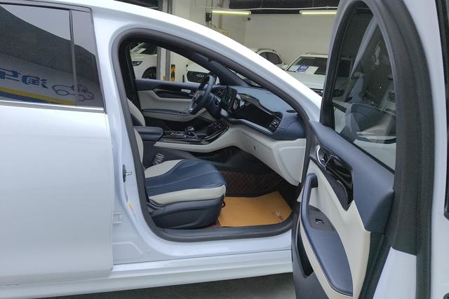 BYD Qin PLUS DM 2021 Белый из Китая, фото 4