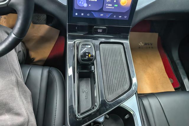 Bestune T90 2023 1.5 T ATPremium — фото 15