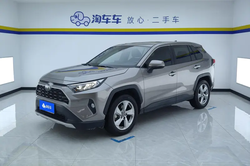 Toyota RAV4 — фото 1