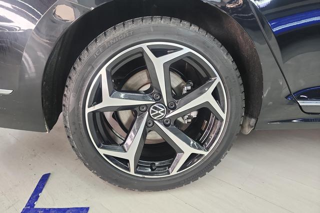 Volkswagen Passat 2024 Черный из Китая, фото 3