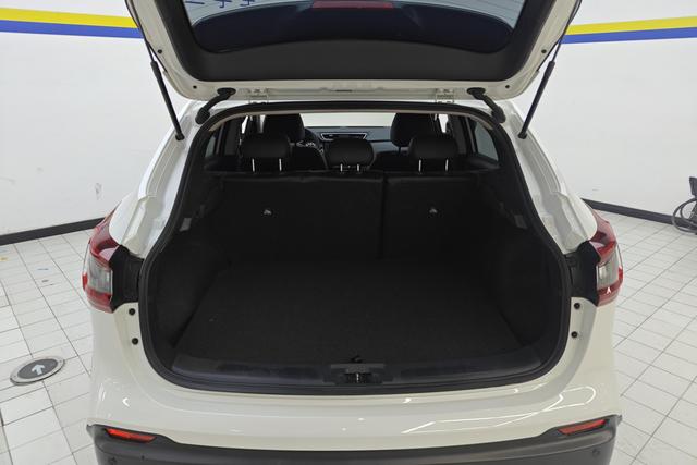 Nissan Qashqai 2023 2.0 L — фото 17