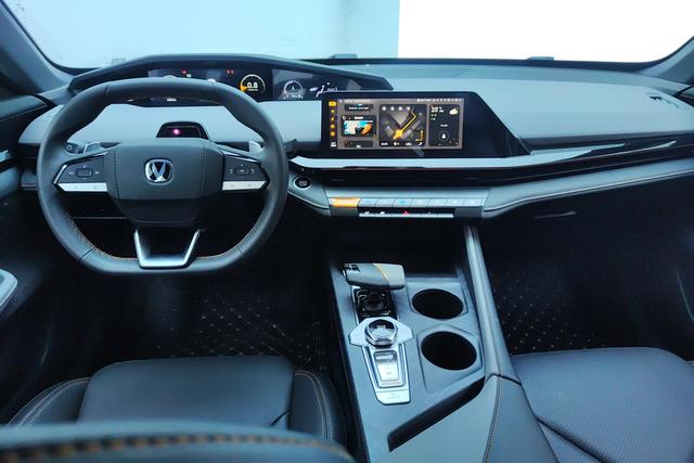 Chang'an UNI-V 2022 Темно-серый из Китая, фото 3