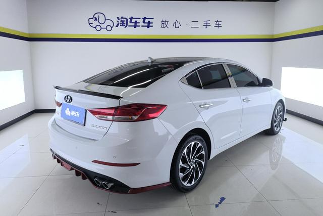 Hyundai Elantra — фото 3