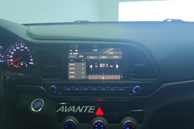 Hyundai Elantra — фото 10
