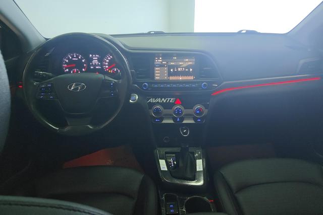 Hyundai Elantra — фото 12