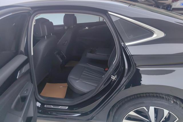 Volkswagen Passat 2024 380 TSI — фото 16