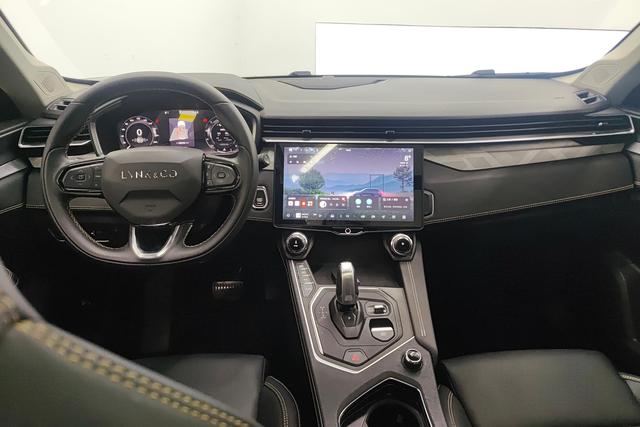 Lynk 01 2024 Темно-серый из Китая, фото 3