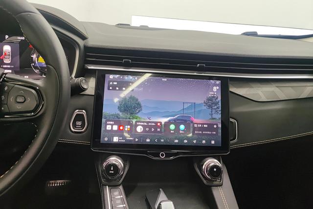 Lynk 01 2024 Темно-серый из Китая, фото 4