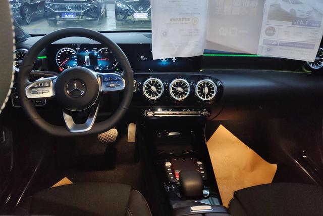 Mercedes Benz A-Class 2022 — фото 12