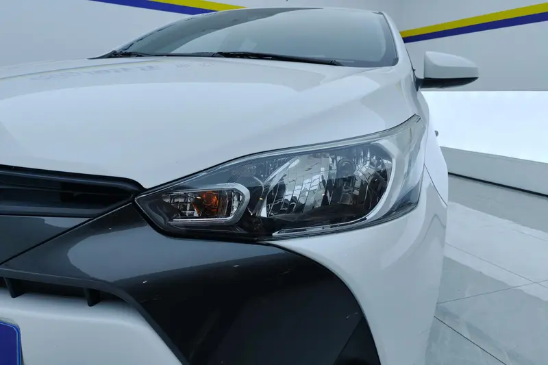 Toyota Yaris L — фото 4