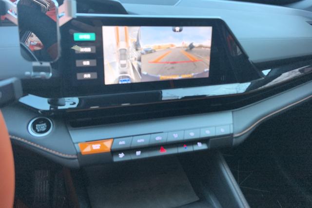 Changan UNI-V 2024 1.5 T Premium — фото 13