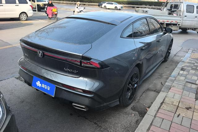 Changan UNI-V 2024 1.5 T Premium — фото 3