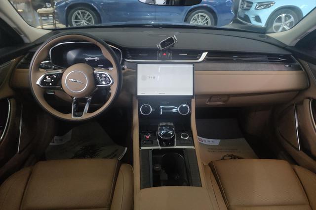 Jaguar XFL 2024 2.0 T P 250 2 WD — фото 13
