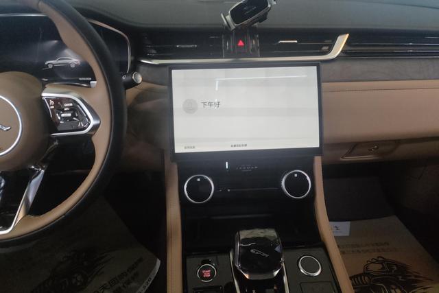 Jaguar XFL 2024 2.0 T P 250 2 WD — фото 14