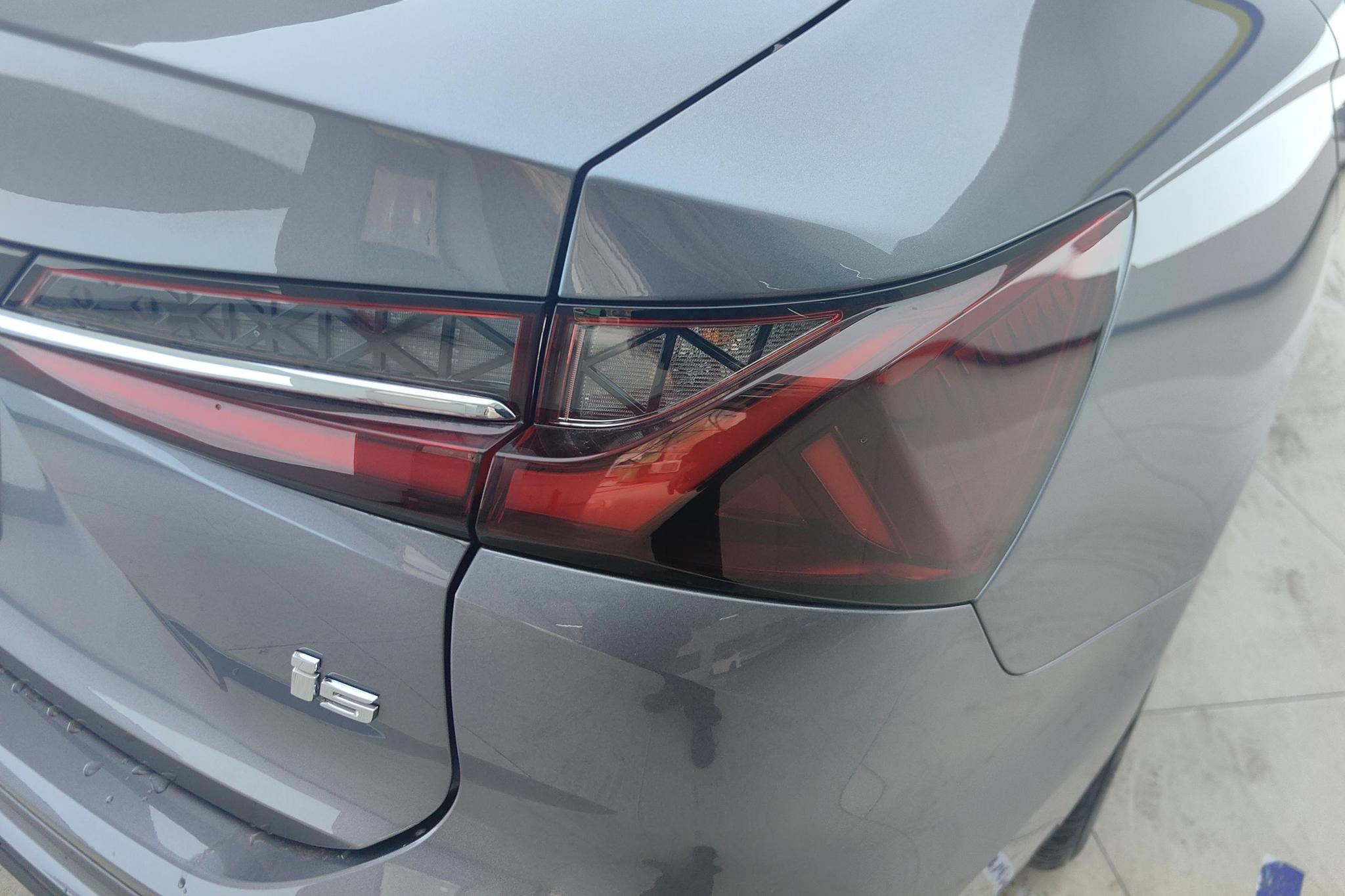 Roewe i5 2026 1.5L MT