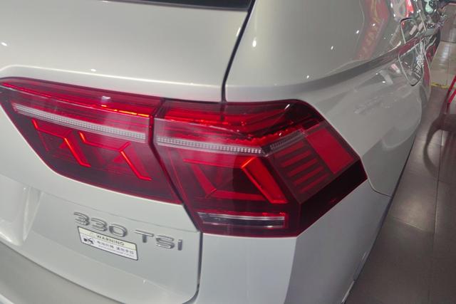 Volkswagen Tiguan L 2022 330 TSI AT 2 WDR-Line — фото 12