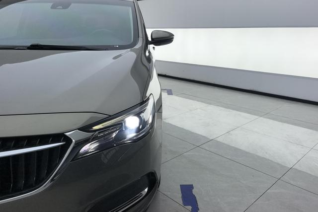 Buick GL6 2018 18 T 6 Premium — фото 8
