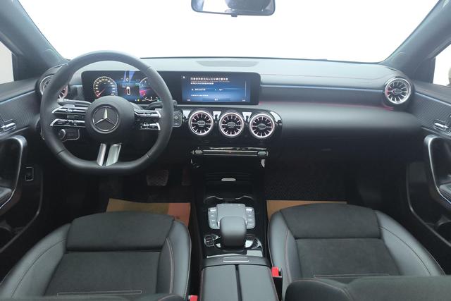 Mercedes Benz A-Class 2021 — фото 13