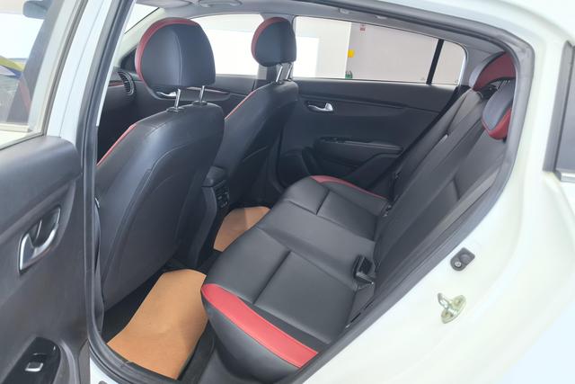Kia KX CROSS 2019 1.6 L AT VI — фото 16
