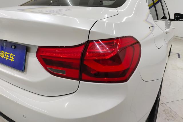 BMW 1-Series 2018 118i Sport — фото 10