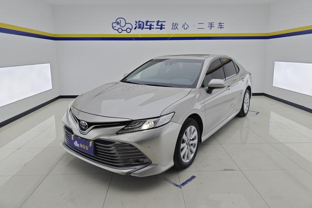 Toyota Camry 2019 — фото 1