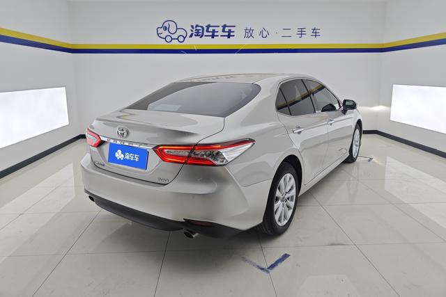 Toyota Camry 2019 — фото 3
