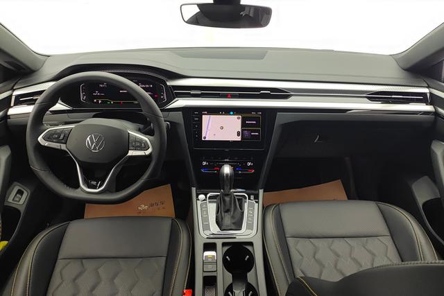 Volkswagen CC 2026 380 TSI 3000 — фото 12
