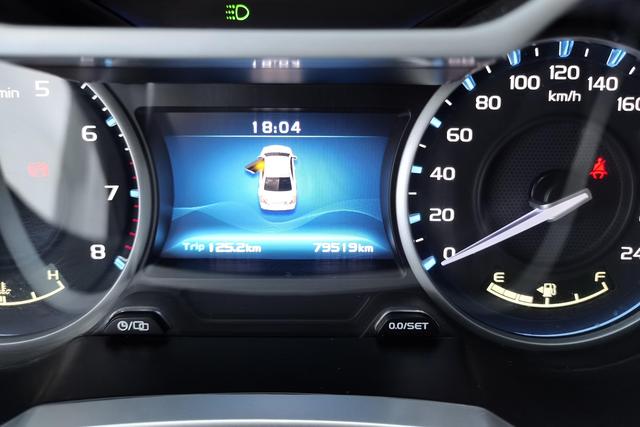 Geely Emgrand 2017 1.5 L MT — фото 13