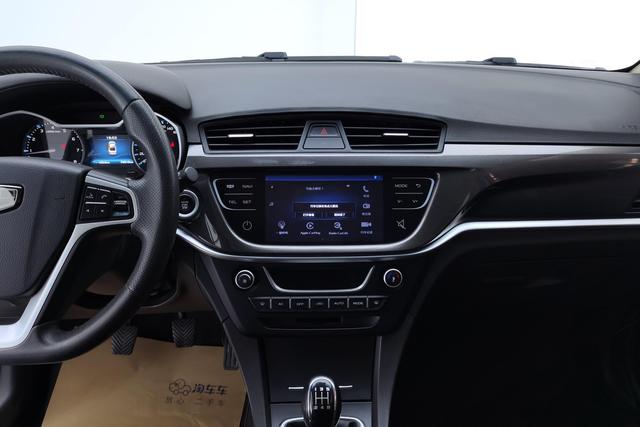 Geely Emgrand 2017 1.5 L MT — фото 11
