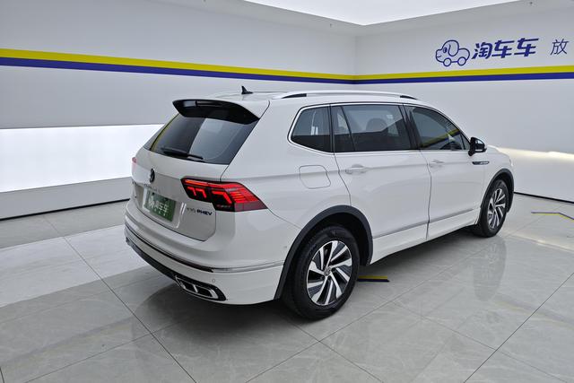 Volkswagen Tiguan L Plug-in Hybrid 2022 — фото 3