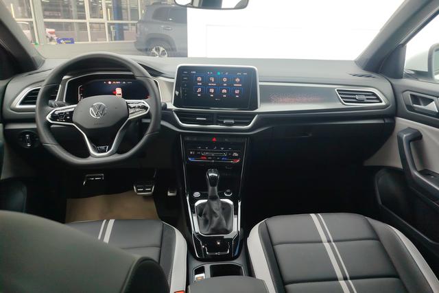 Volkswagen T-Roc 2024 300 TSI DSG — фото 12