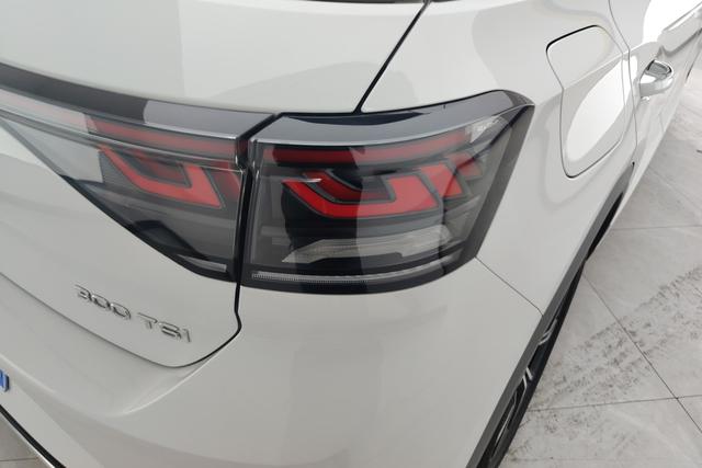 Volkswagen T-Roc 2024 300 TSI DSG — фото 5