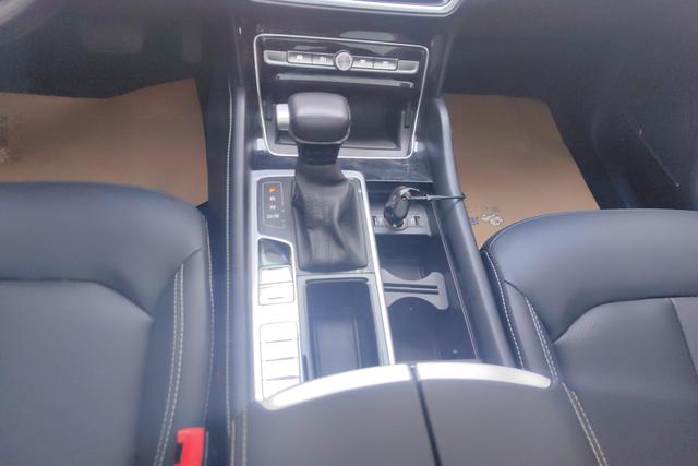 Roewe RX8 2019 30 T 2 WD — фото 14