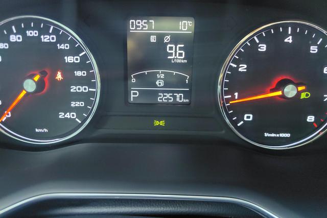 Roewe RX8 2019 30 T 2 WD — фото 13